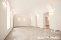 Deski z&nbsp;serii Chapel Minster w&nbsp;kolorze Bleached White. Fot  Thurn&Bauer Immobiliengruppe