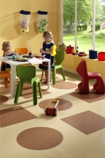 Po czym chodzić w&nbsp;szkole i&nbsp;przedszkolu? Coniveo