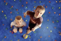 Kolorowe kolekcje do pomieszczeń dla dzieci tworzone były we współpracy z&nbsp;artystką Eleną Filatov. Fot. Wineo