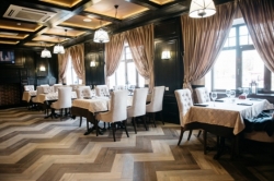 Efektowna jodełka w&nbsp;eleganckiej restauracji Fot: Kaczkan